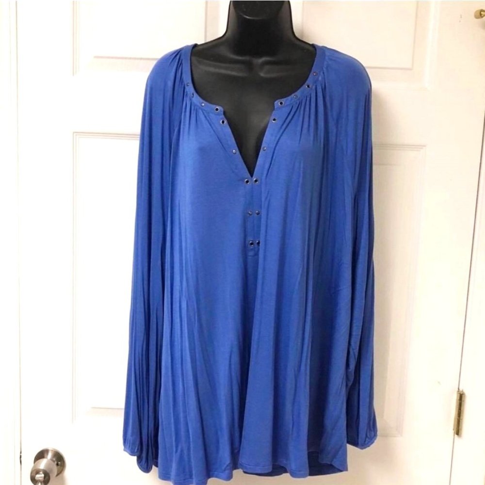Cable & Gauge Long Blue Blouse w/ detailed V-Neck